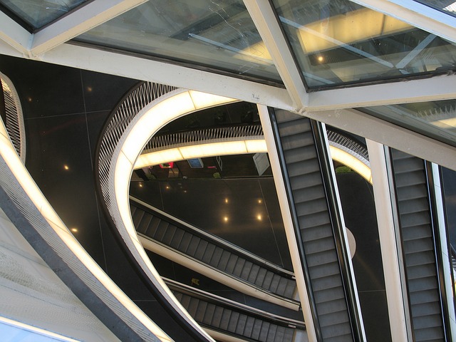 奥斯特克 - 世界级制造商克里斯交叉自动扶梯